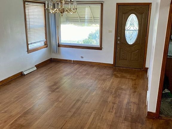3rd image of 328 S 32nd Ave
