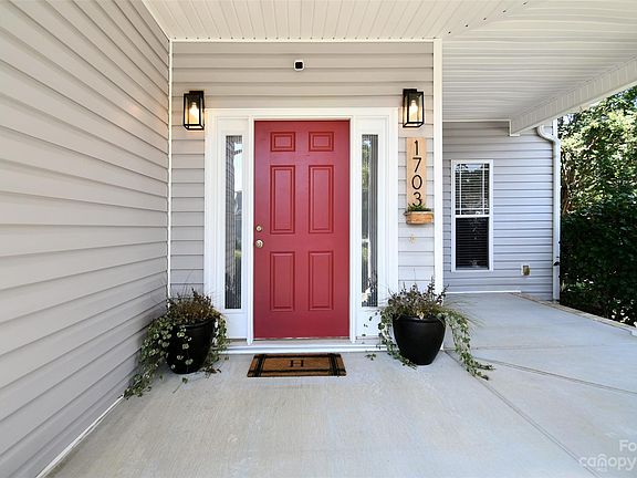 4th image of 1703 Dewberry Pl