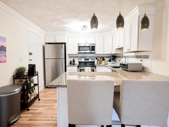 1105 Lexington St, Waltham, MA