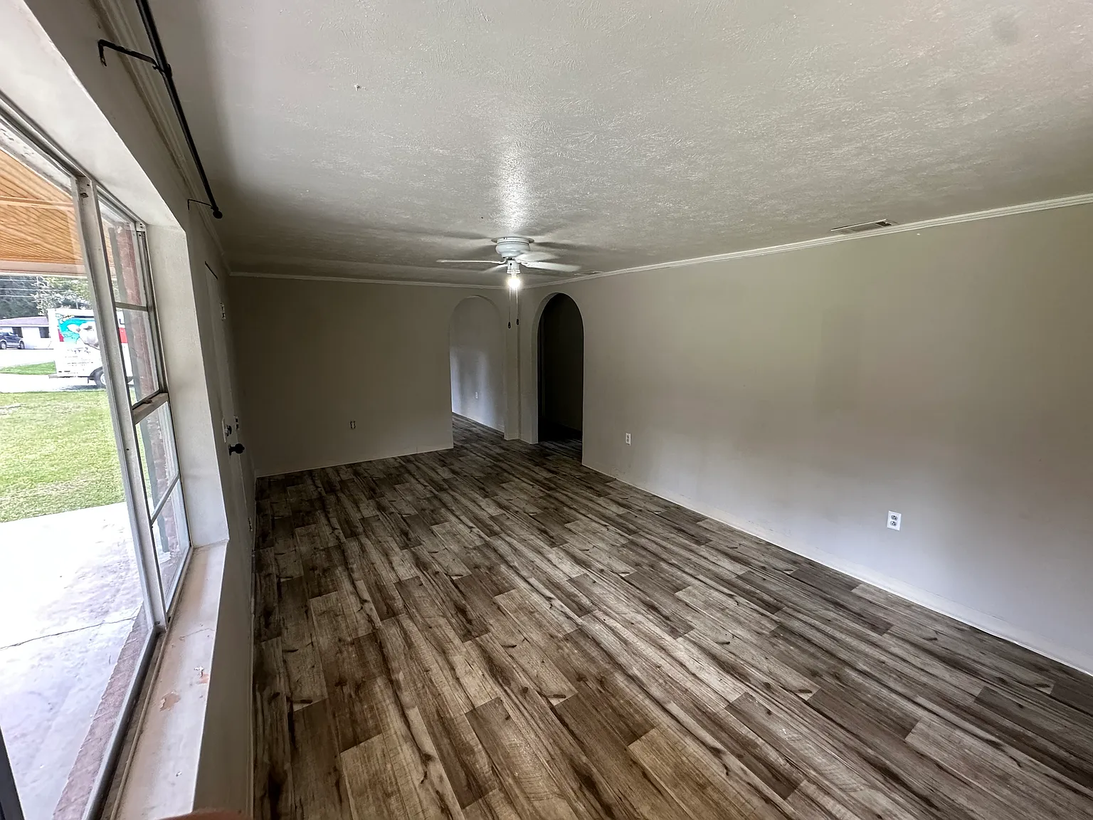 3 bed, 1.5 bath, 1250 sqft, $1,200 — Photo 4