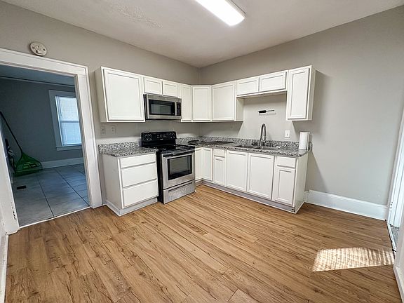 3rd image of 3410 Kalynne St