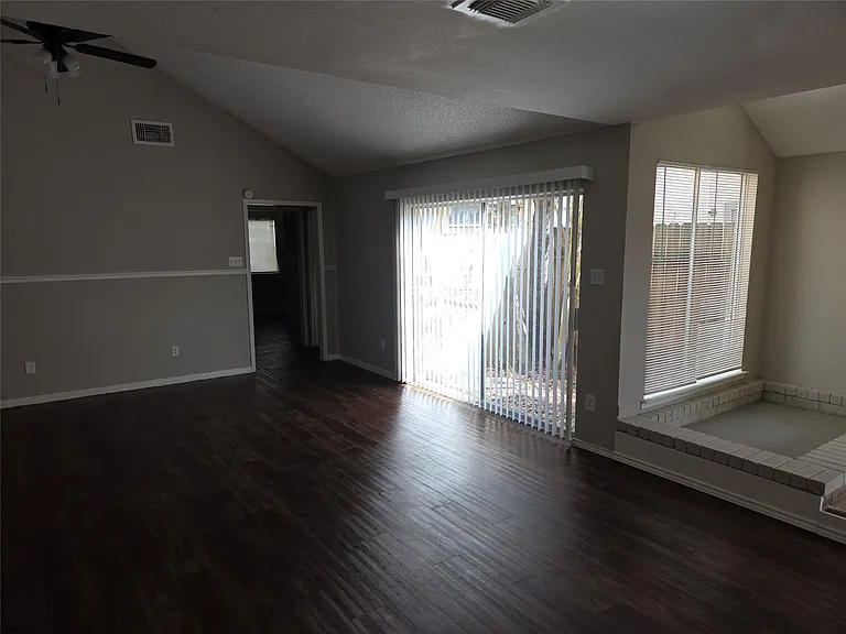 6303 Gladewell Dr — Photo 4