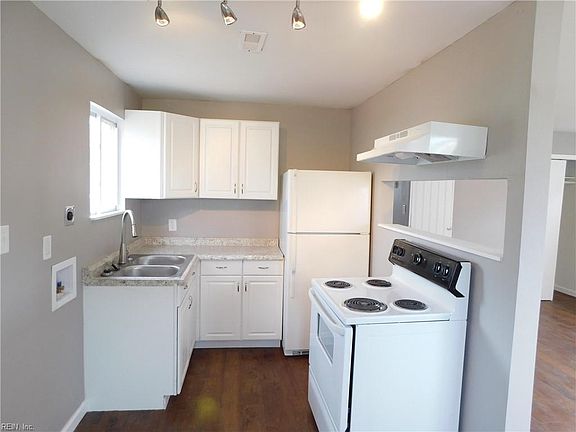 4th image of 303 Ivey St