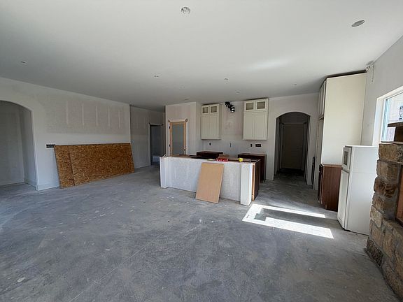 3rd image of 734 N Rainbow Lake Ct