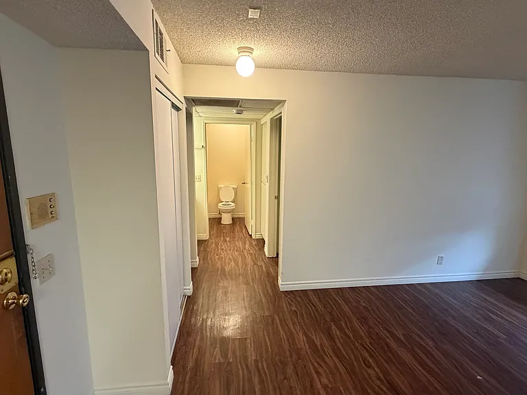 344 W Chevy Chase Dr #2 — Photo 6