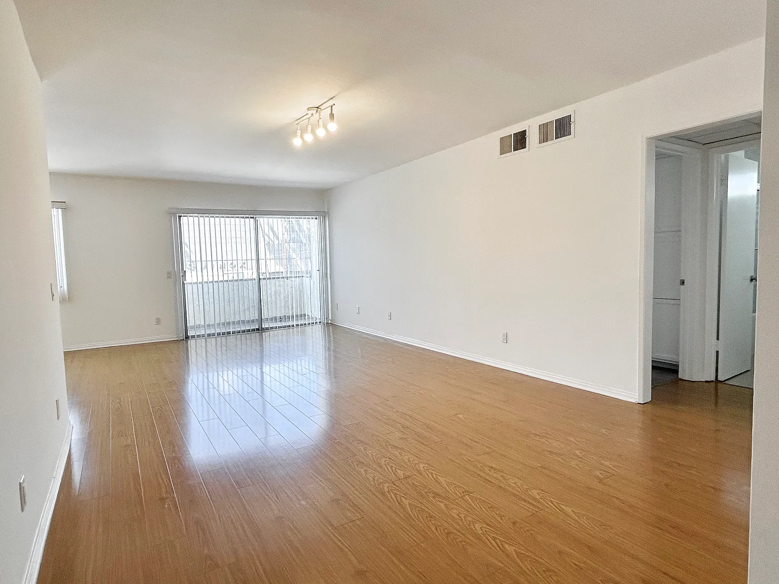 2 bed, 1400 sqft, $3,295 — Photo 3