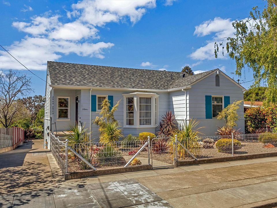 Front yard (image courtesy of Motley Team)