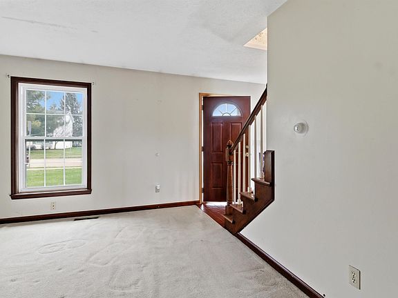 5th image of 1461 N Manor Dr