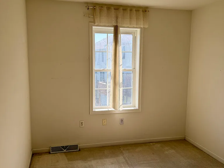 105 Acorn Ln — Photo 18