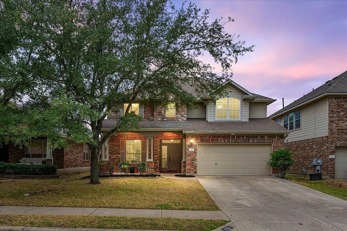 4 bed, 2.5 bath, 2681 sqft, $2,750 — Photo 1