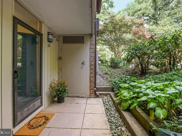 1570 Moorings Dr APT 2B, Reston, VA 20190