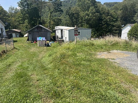 2nd image of 629 Leslie Subdivision Rd