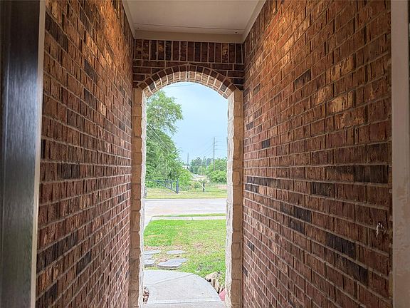 4th image of 24307 Hampton Terrace Ln