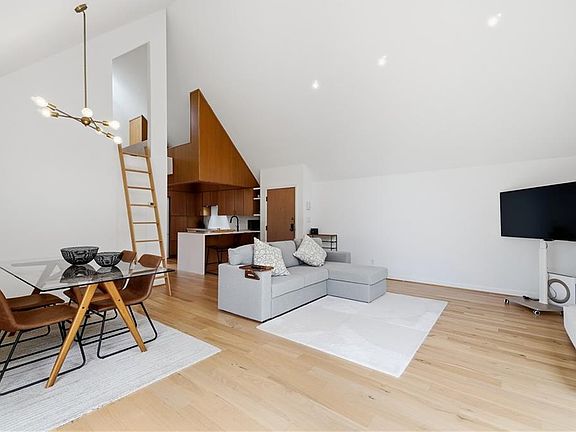 4th image of 696 Mowbray Arch APT 250