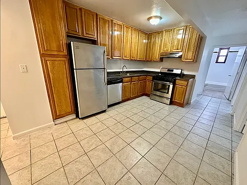 540 W 52nd St #LG Photo 1