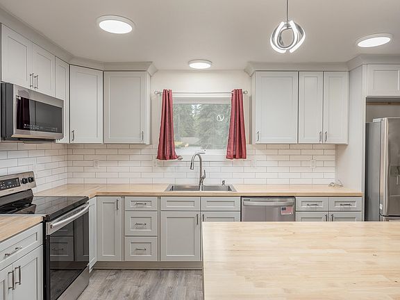 4th image of 3413 Conifer Dr