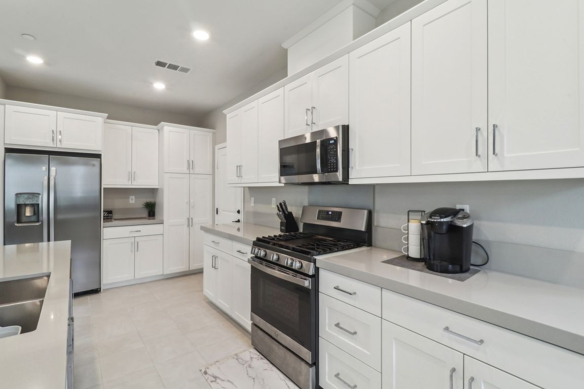 Bluestone Cir-1804-019.jpg