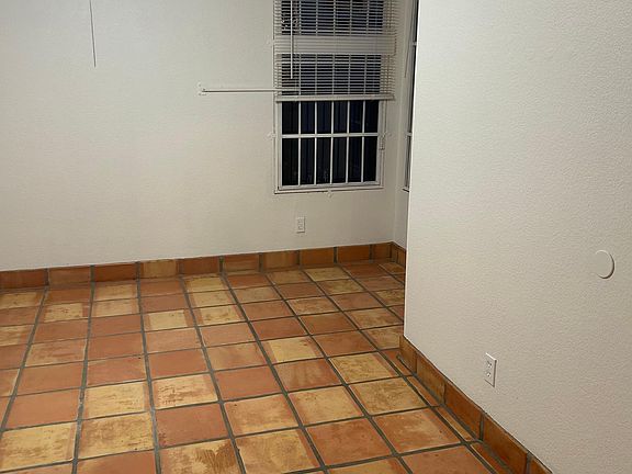 3rd image of 430 N Avenida Azogue #1
