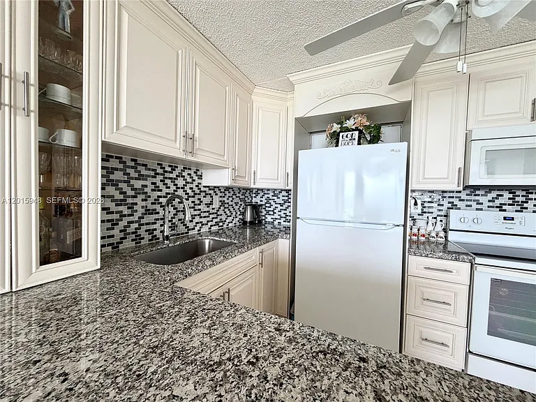 7135 Collins Ave #1214 — Photo 12