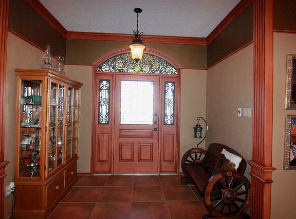 2nd image of 8405 Saratoga Ave
