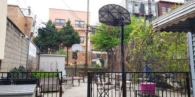 Rented by MCR Realty | media 16