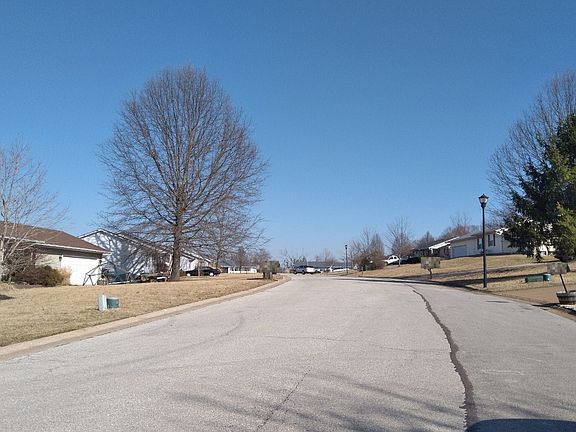 4th image of 272 W Bend Ln