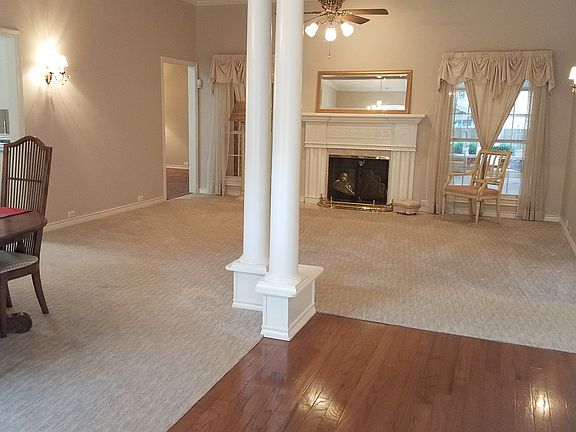 Formal Dining to Left
