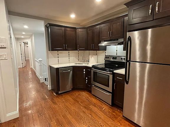 4th image of 270 W 139th St