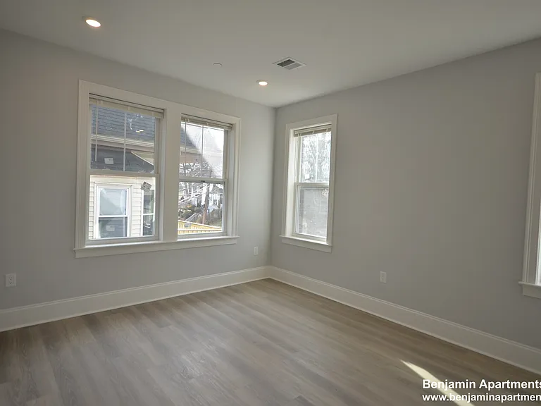 100 Brooks St #4 — Photo 5