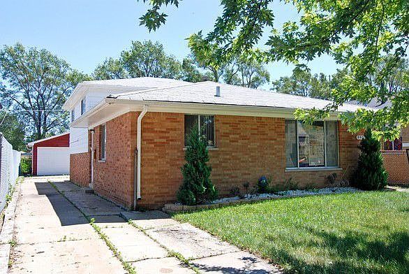 1st image of 395 Greenbay Ave