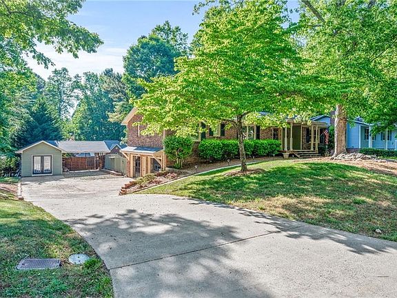 2nd image of 2451 Annandale Dr