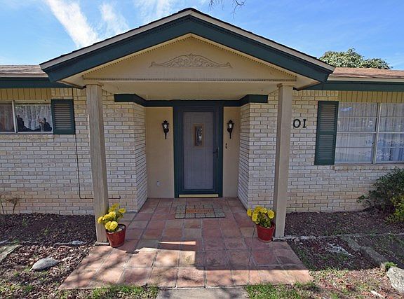 2nd image of 1101 Donna Kay Dr