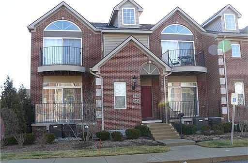 1st image of 232 W Oakbrook Dr