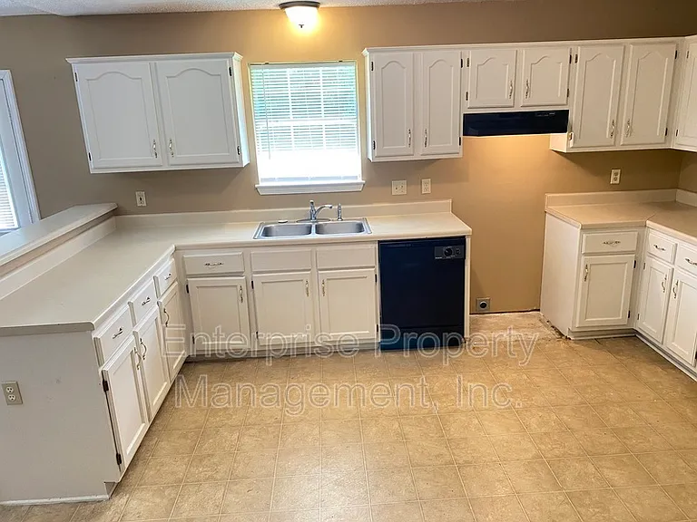 4444 Longtree Cv — Photo 11
