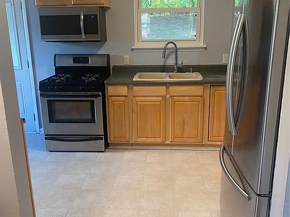 5th image of 2021 Waters Dr