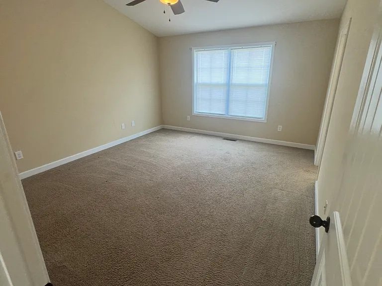 111 Castanet Ct — Photo 37