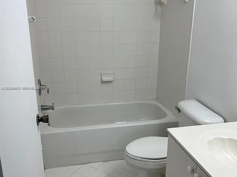 2911 SE 13th Rd #204-40 — Photo 16