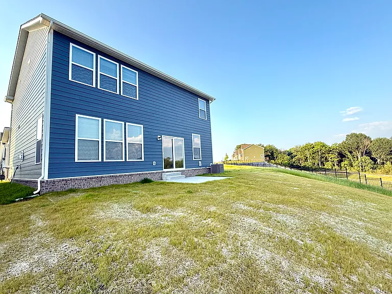 585 Lyness Dr — Photo 28