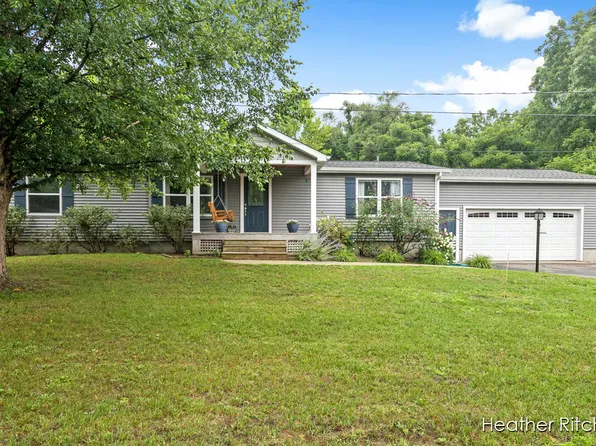1010 102nd Ave, Plainwell, MI 49080
