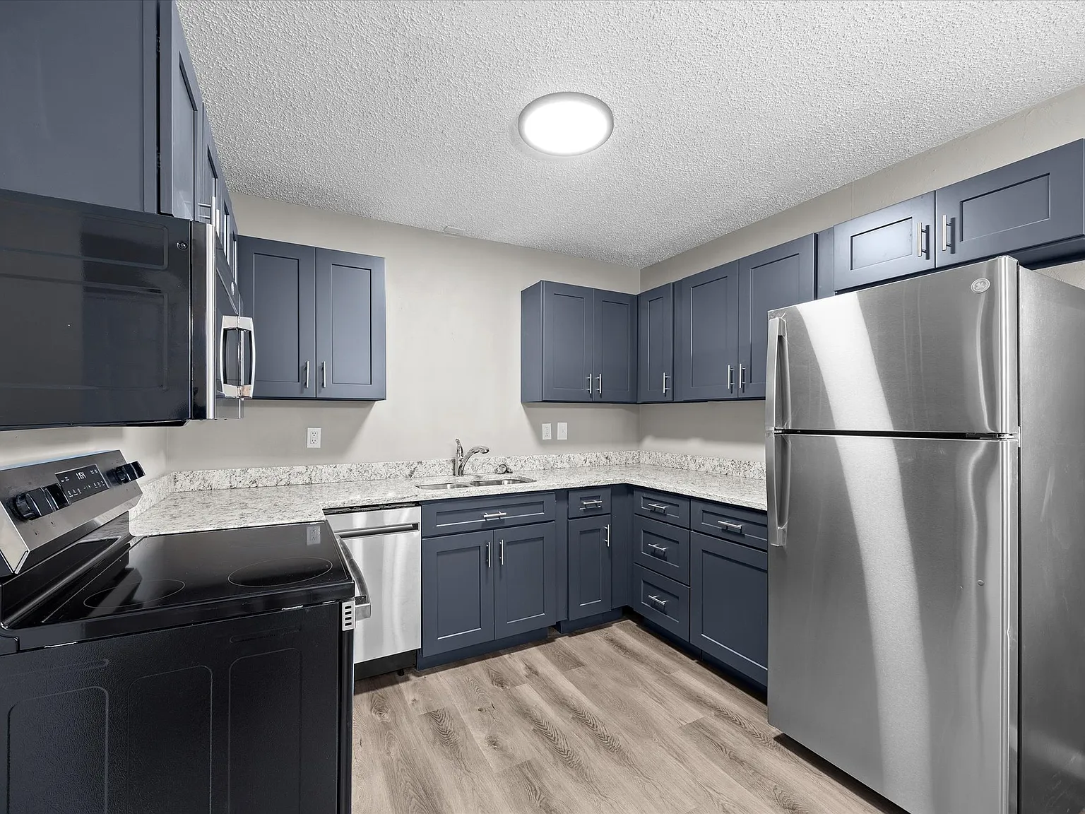 2 bed, $1,300 — Photo 1