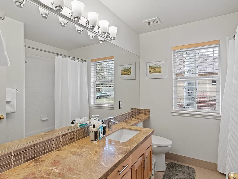 Bathroom 3 / Combo Tub/Shower
