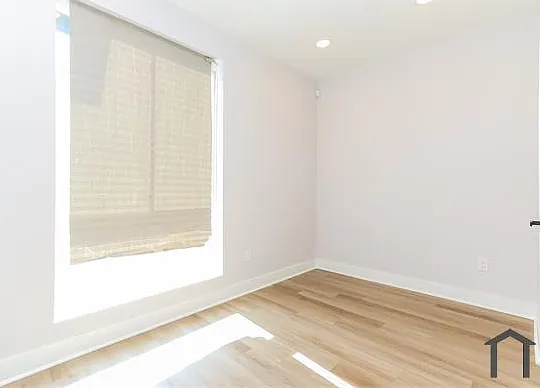 429 E Upsal St #3 — Photo 6