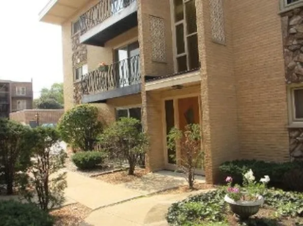 6858 N Northwest Hwy, Chicago, IL 60631