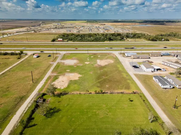 13355/13405 Pleasant Valley Dr, Rosharon, TX 77583