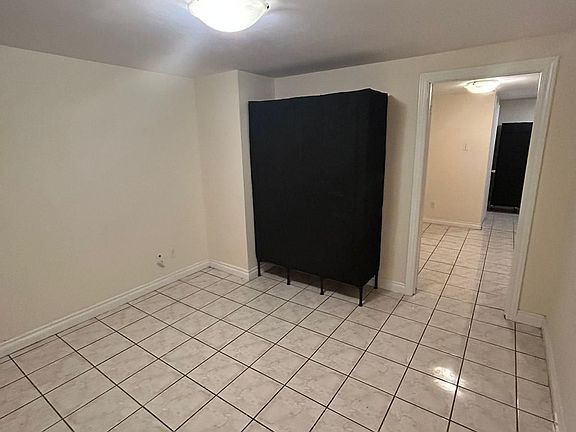 4th image of 200 Phyllis Ave