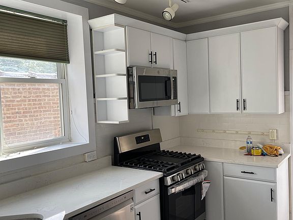 3rd image of 6246 N Richmond St #2