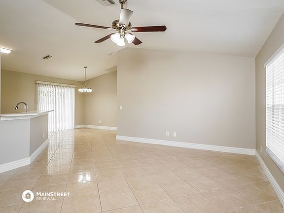 4th image of 913 NW 8th Pl