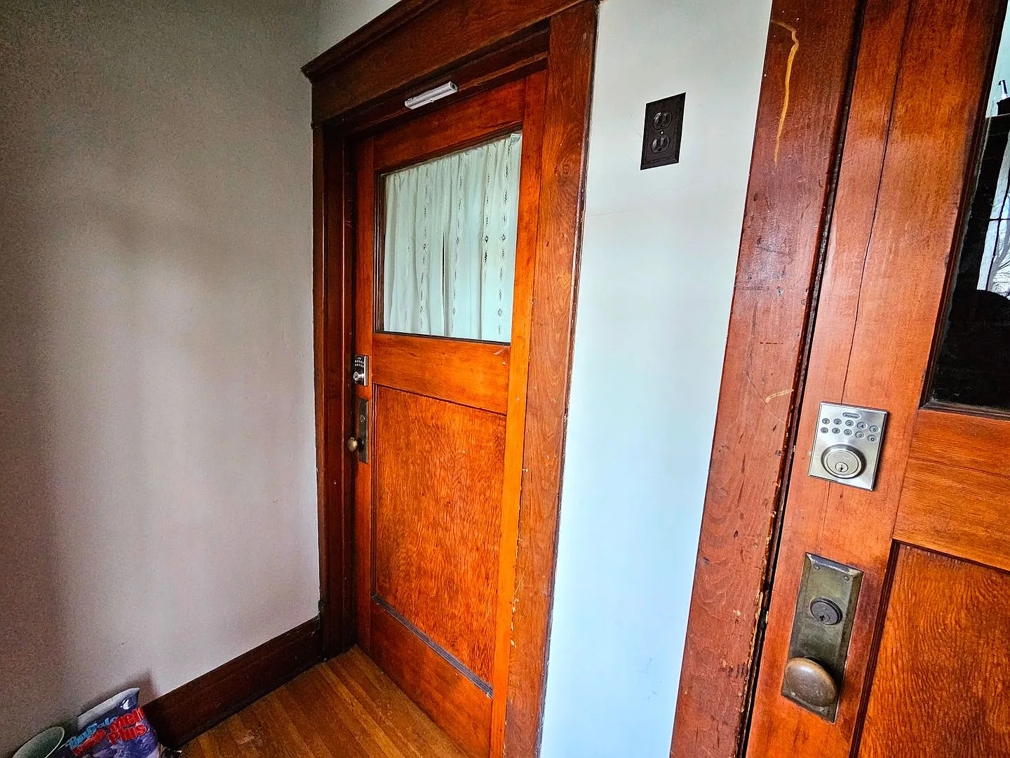 255 Woodside Ave — Photo 1