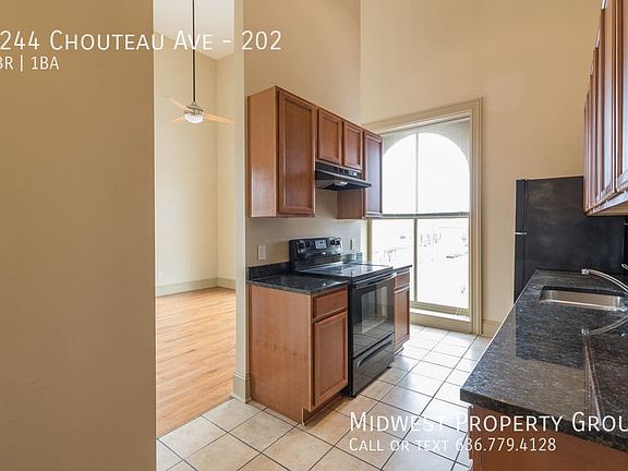 2nd image of 4244 Chouteau Ave #202