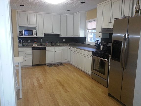 4th image of 240 Grayling Dr